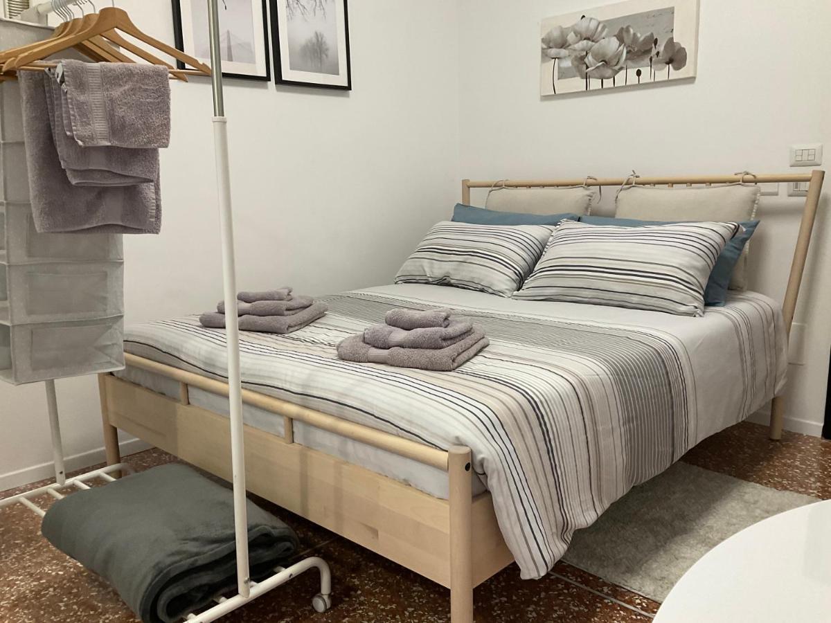 Studio 25 Apartment - Near Metro M3 Milan Extérieur photo