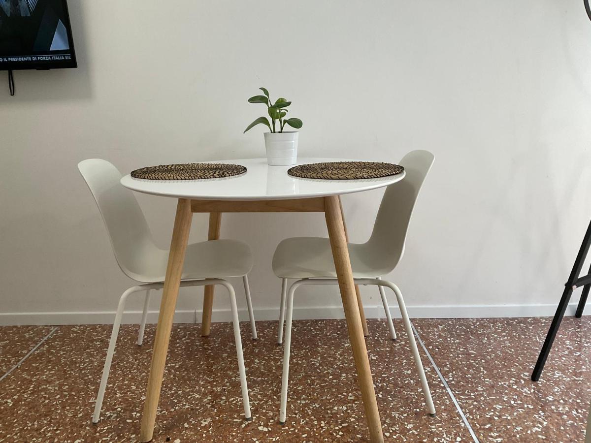 Studio 25 Apartment - Near Metro M3 Milan Extérieur photo