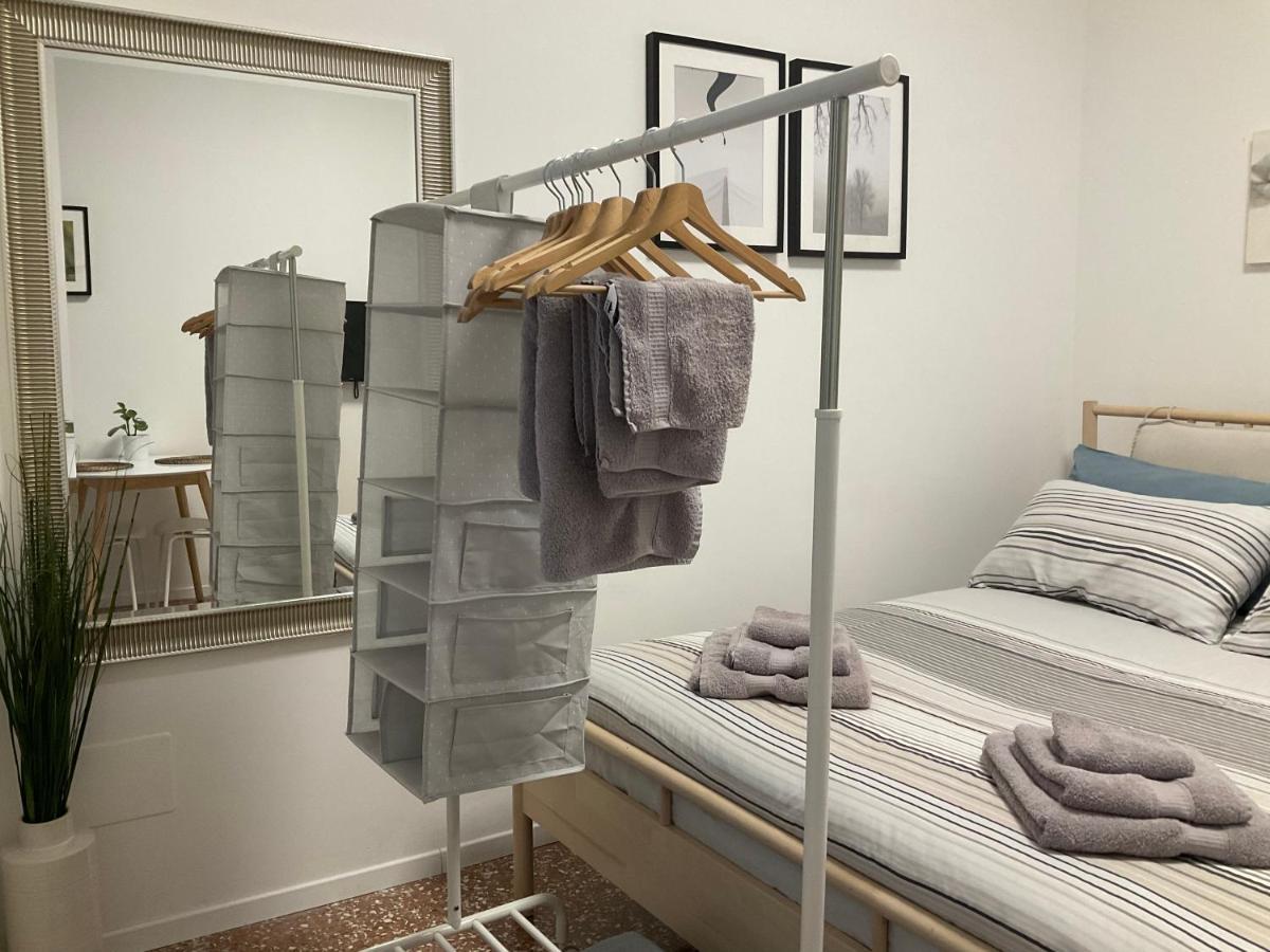 Studio 25 Apartment - Near Metro M3 Milan Extérieur photo