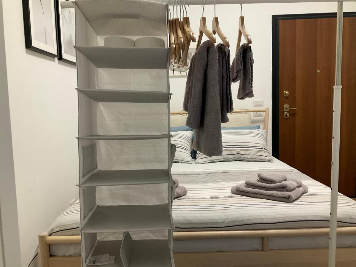 Studio 25 Apartment - Near Metro M3 Milan Extérieur photo