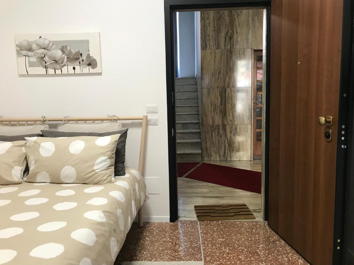 Studio 25 Apartment - Near Metro M3 Milan Extérieur photo
